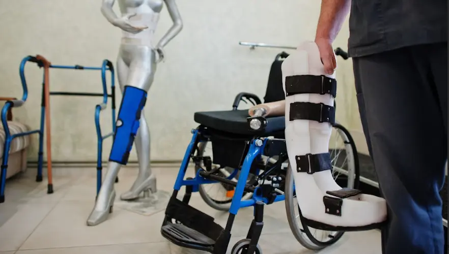 Orthotic device and wheelchair for post paralysis treatment