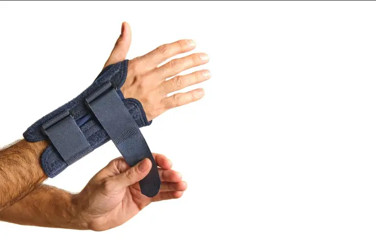  Wrist splint supporting hand for carpal tunnel syndrome relief