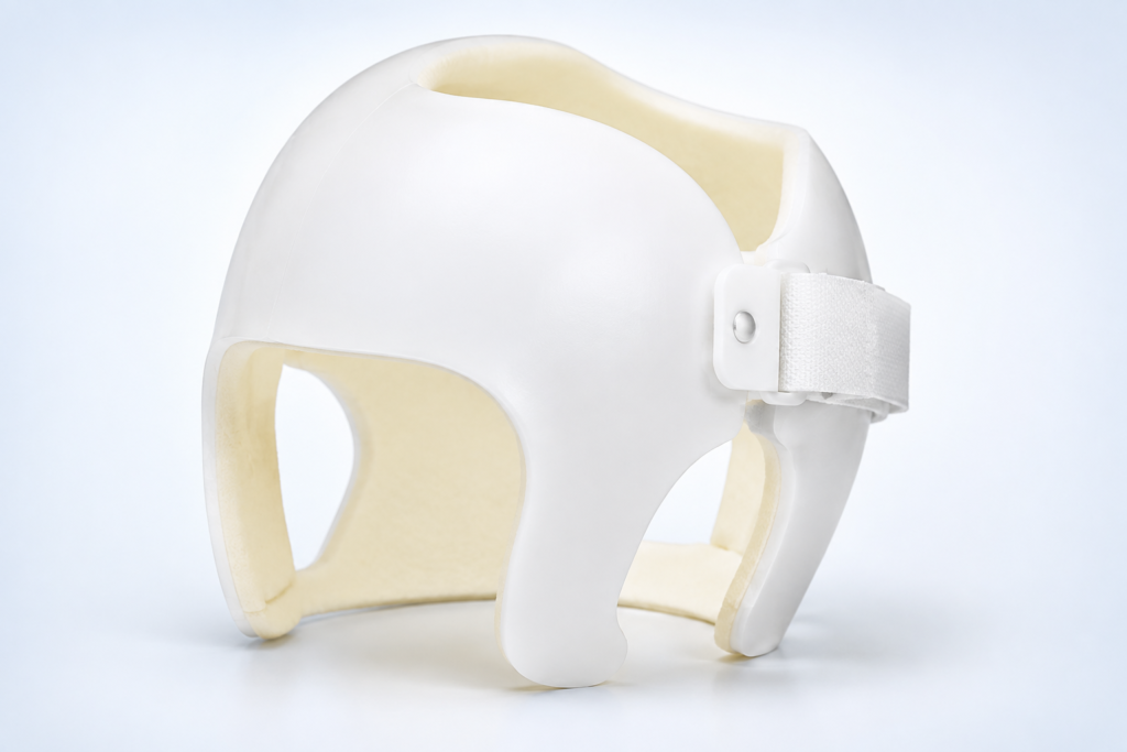 Repositioning vs cranial helmet therapy comparison table showing head shape stages, parent observations and recommended next steps for flat head treatment.